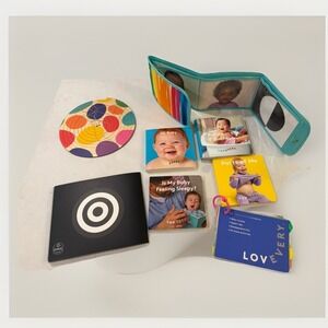 Lovevery The Looker Play Kit 0-2 Months Montessori Baby Toy Set Mobile Books